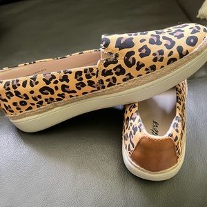 Brand new leopard trotters brand comfy shoes